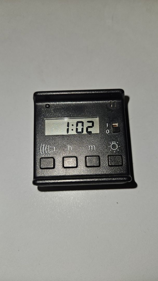 часы MAN TGX 1 поколение 2017, 12.4 л., D 2676 LF 52, дизель, АКПП, белый, правый руль, 81276010016 - фото №1