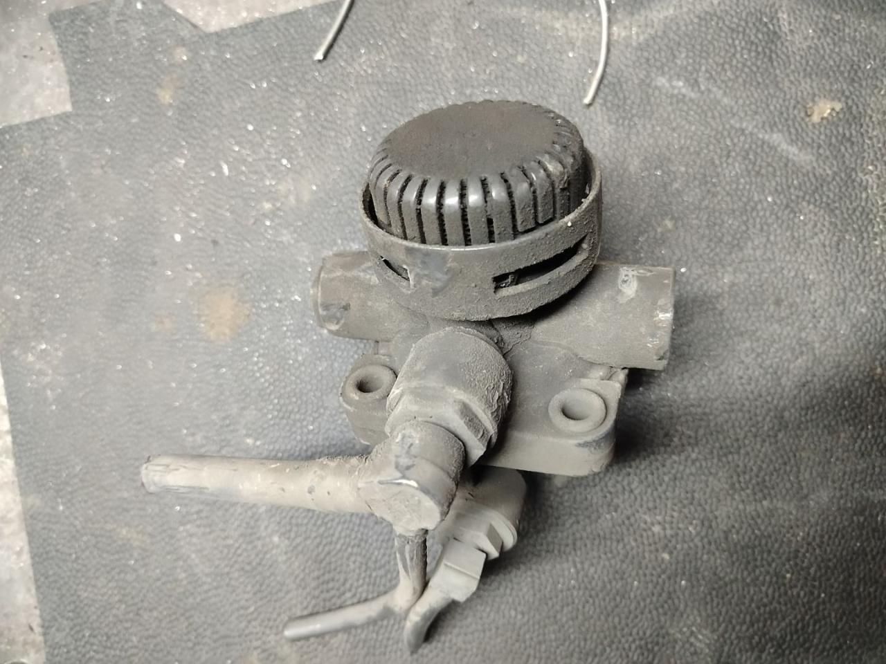 Клапан ускорительный Mercedes-Benz Actros 3 поколение (MP3) 2013, 11.9 л., OM 541.976, дизель, робот, белый, правый руль, A0044296344, 9730060030 - фото №1