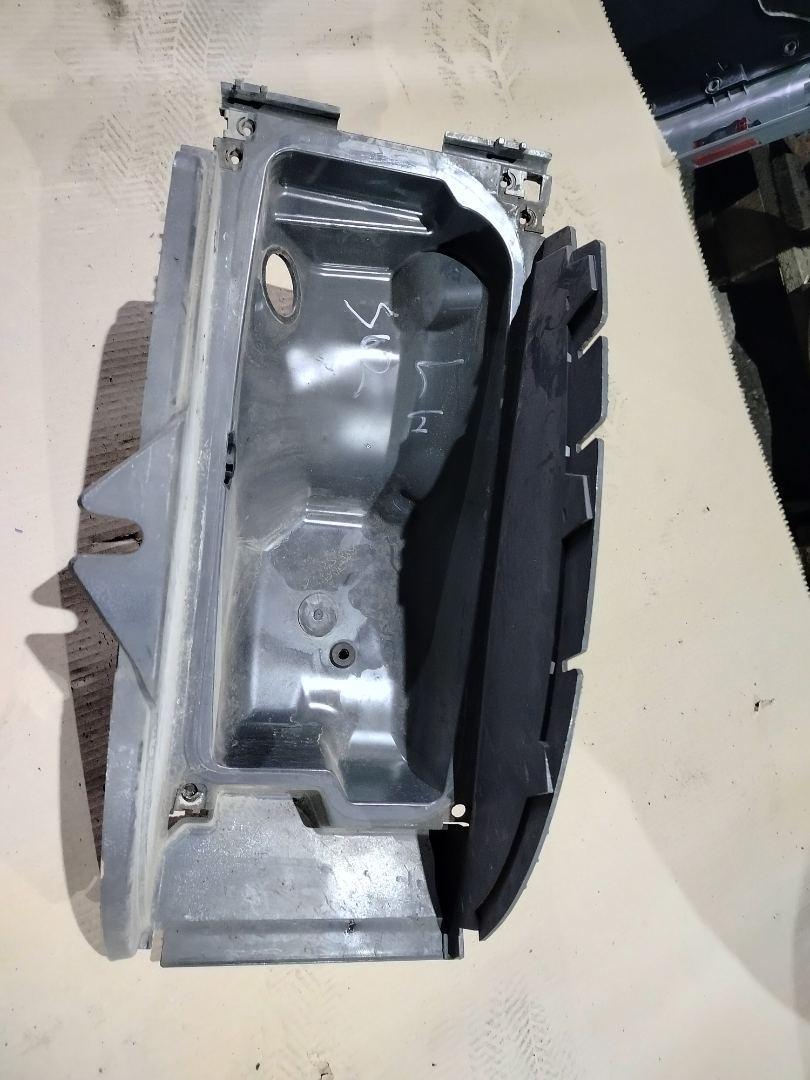 крепление фары левой Scania R 3 поколение 2012, 11.7 л., DC 12.15, дизель, МКПП, красный, правый руль, 1936674, 1790006, 1431920, 1431922 - фото №1