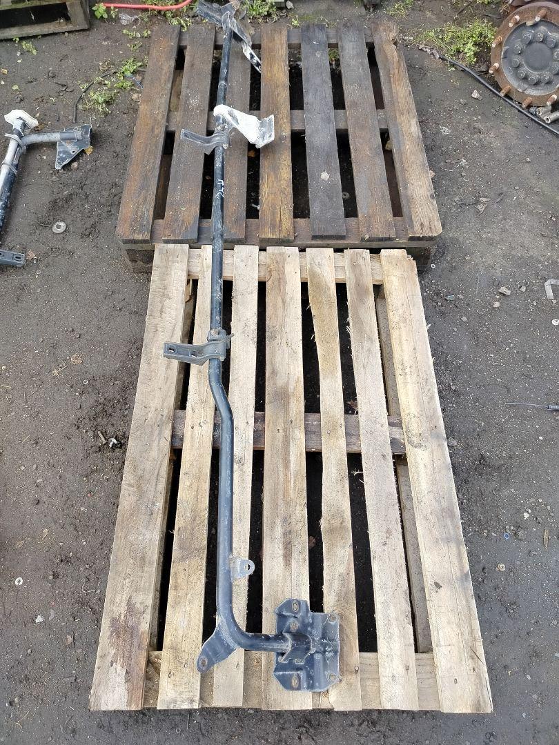 Кронштейн спойлера Mercedes-Benz Actros 3 поколение (MP3) 2013, 11.9 л., OM 541.976, дизель, робот, белый, правый руль, A9417931014, A9437930314, A9417901704 - фото №1