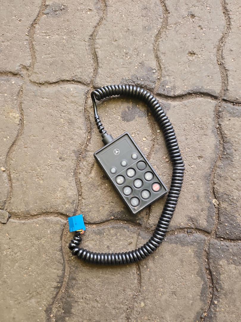 пульт управления пневмоподвеской Mercedes-Benz Actros 3 поколение (MP3) 2013, 11.9 л., OM 541.976, дизель, робот, белый, правый руль, A0015458313, 4460563340 - фото №1