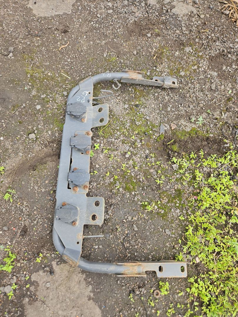 кронштейн крепления розеток Renault Magnum 4 поколение 2007, 11.7 л., дизель, МКПП, 7420860864 - фото №1