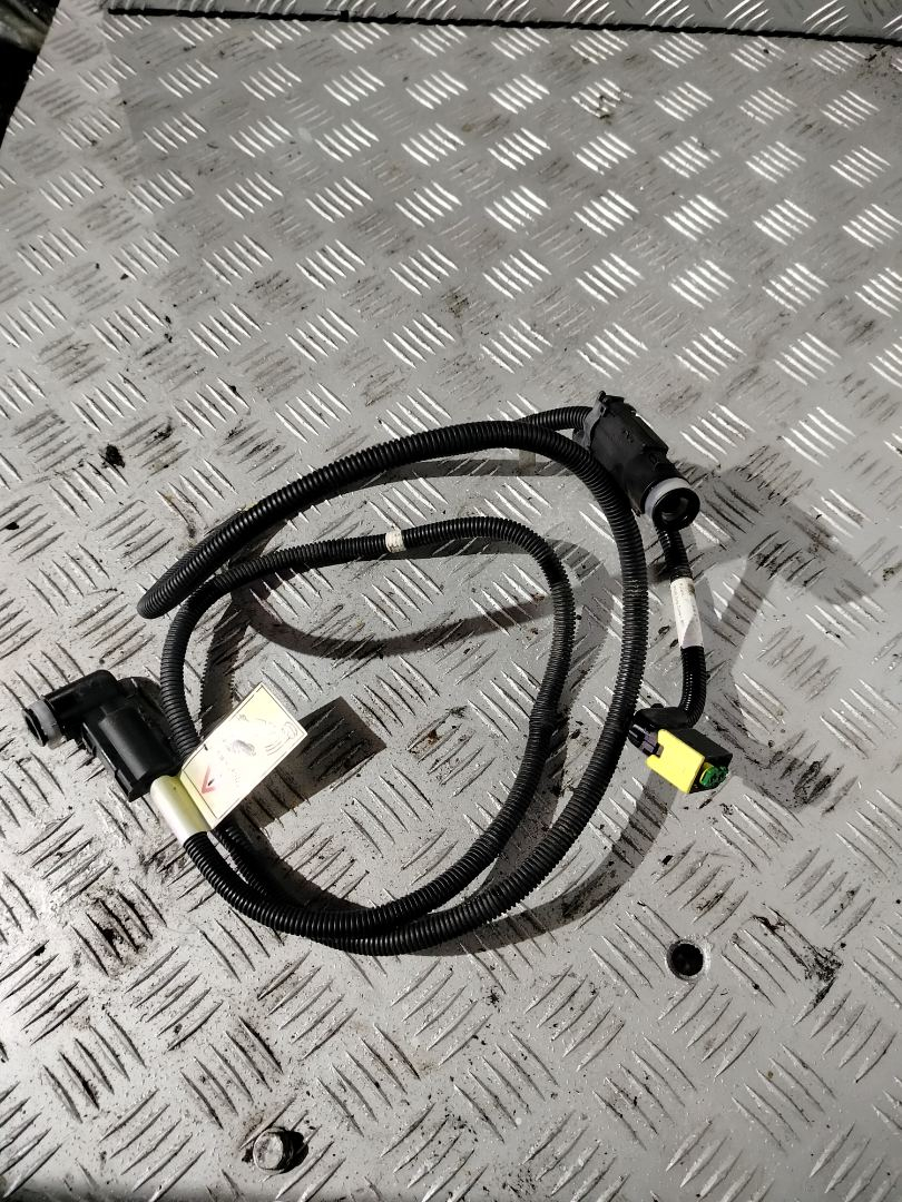 патрубок (трубопровод, шланг) Volvo FH 3 поколение 2014, 12.8 л., D13K500, дизель, белый, правый руль, 21935776 - фото №1