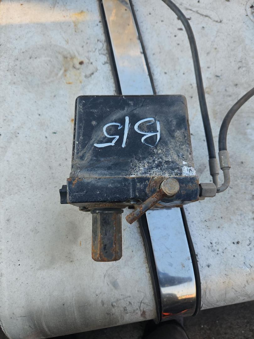 насос подъёма кабины Mercedes-Benz Actros 3 поколение (MP3) 2013, 11.9 л., OM 541.976, дизель, робот, белый, правый руль - фото №1