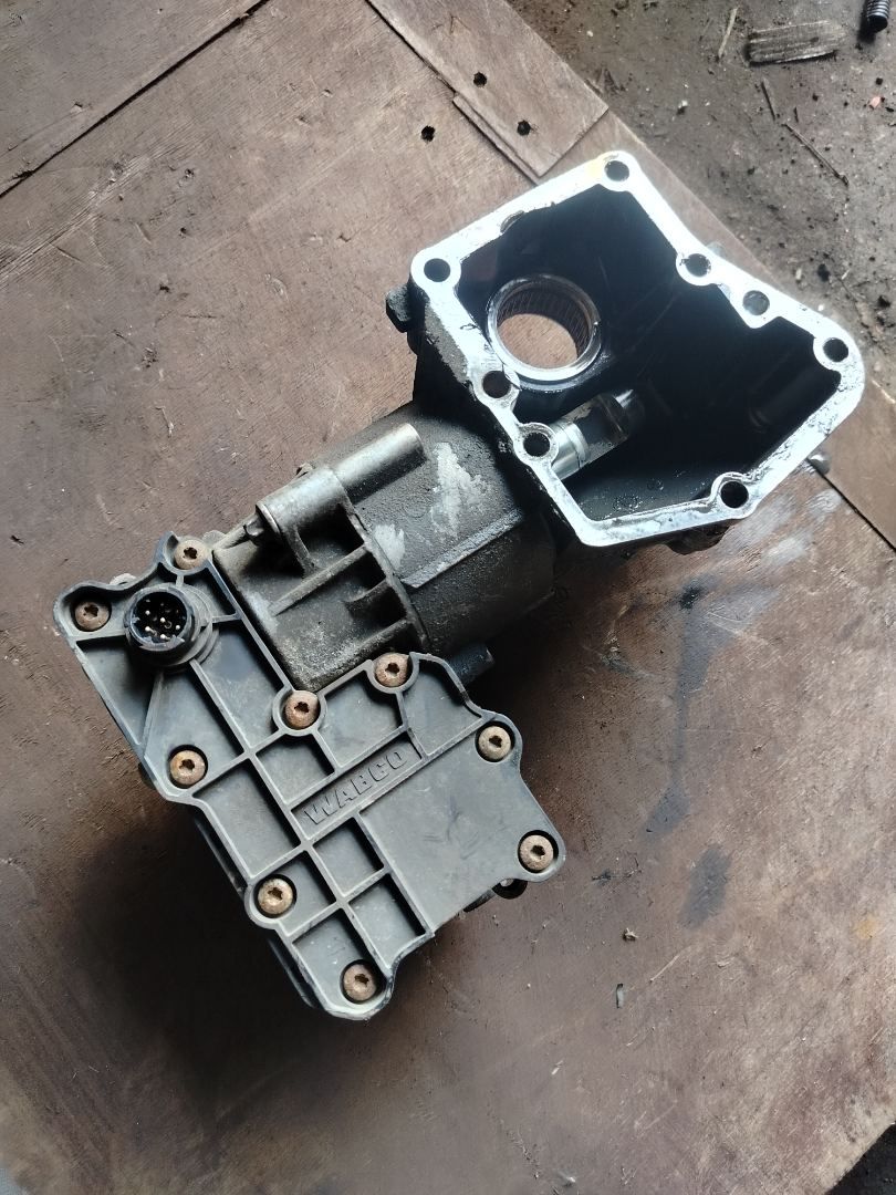 Цилиндр управления КПП Mercedes-Benz Actros 3 поколение (MP3) 2013, 11.9 л., OM 541.976, дизель, робот, белый, правый руль, A9302600263, A9455422518, A9455422418 - фото №1