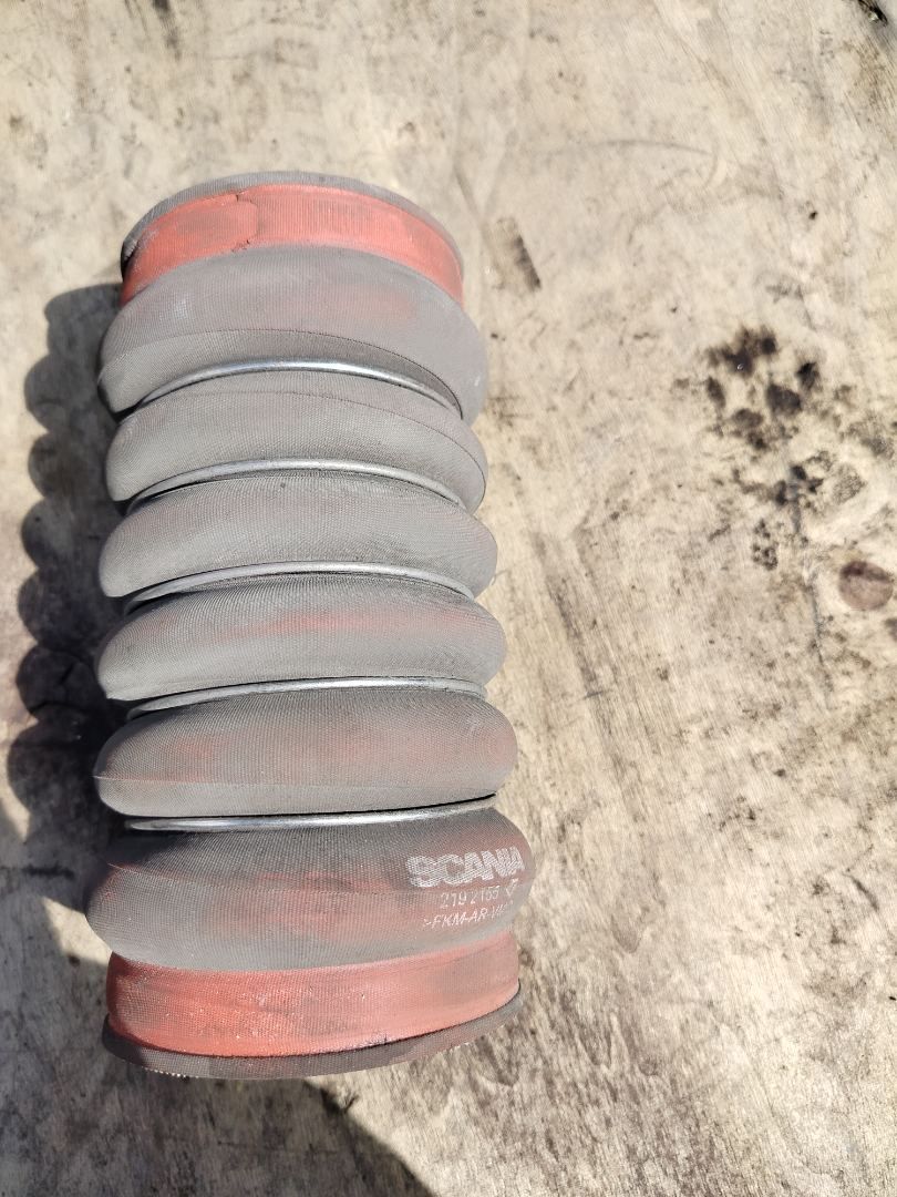 патрубок интеркулера Scania R 4 поколение 2018, 12.7 л., DC 13.148, дизель, АКПП, белый, правый руль, 2192155 - фото №1