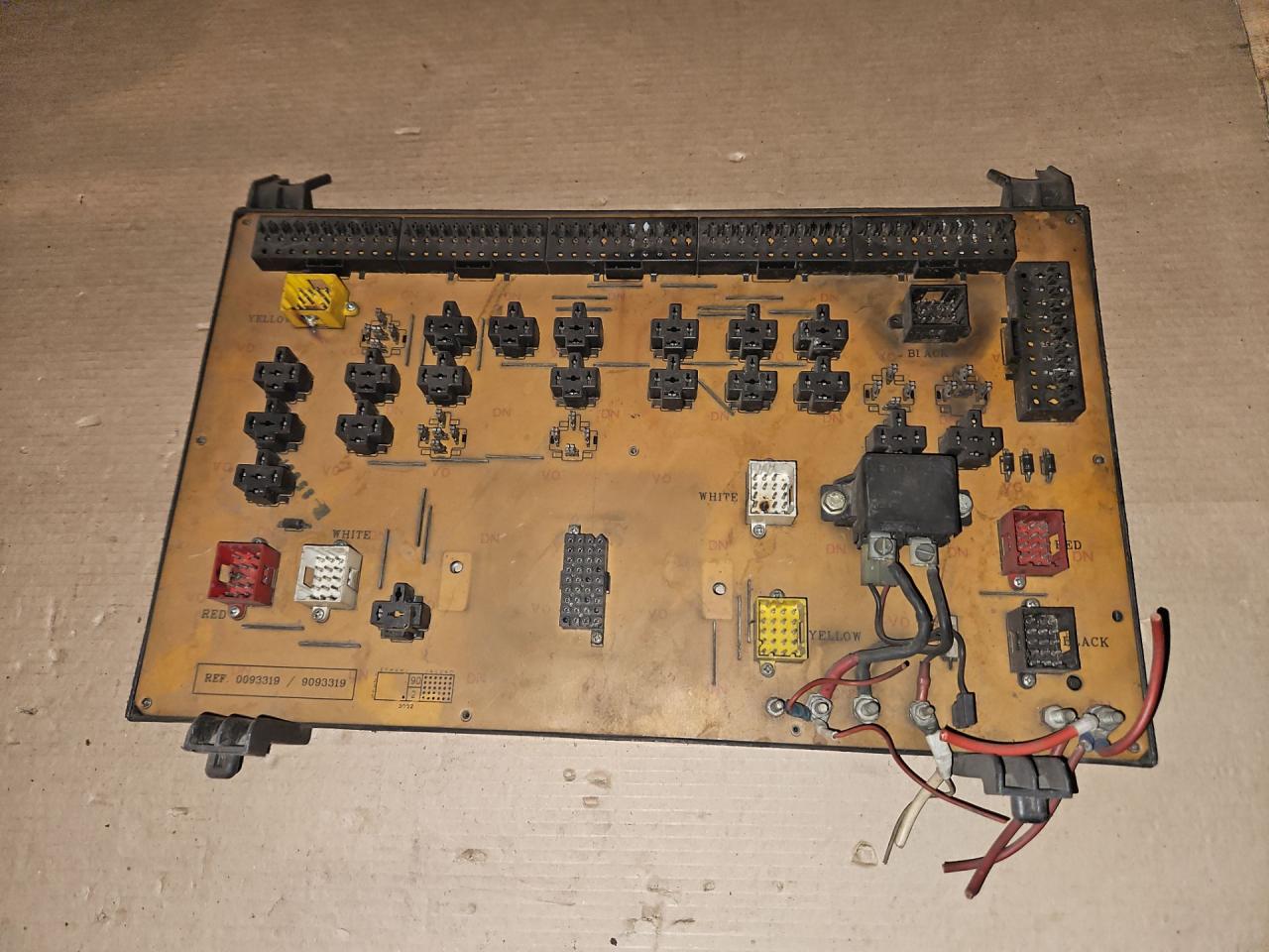 блок предохранителей DAF 95 2008, 0093319, 9093319, 0223698 - фото №1