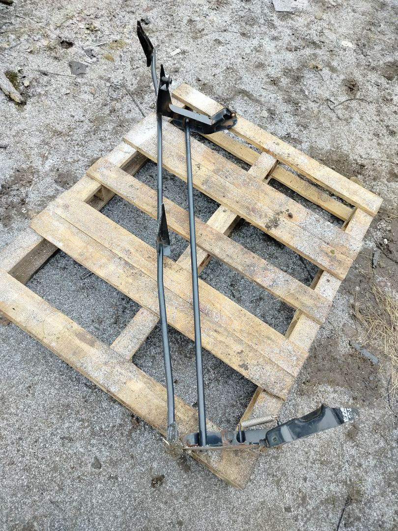 кронштейн (крепление) MAN TGS 1 поколение 2017, 12.4 л., D 2676 LF 51, дизель, АКПП, белый, правый руль, 81629105330 - фото №1