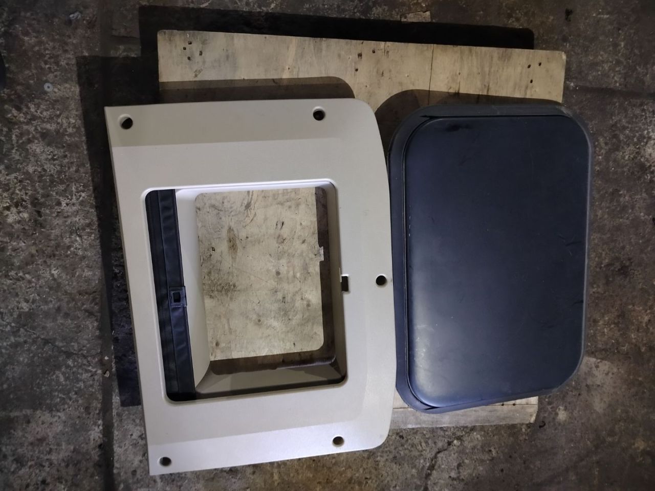 люк Mercedes-Benz Actros 4 поколение (MP4) 2015, 12.8 л., OM 471.900, дизель, белый, правый руль, A9608300442, A9438300142, A9608300142, A9607840056, A9607801909 - фото №1