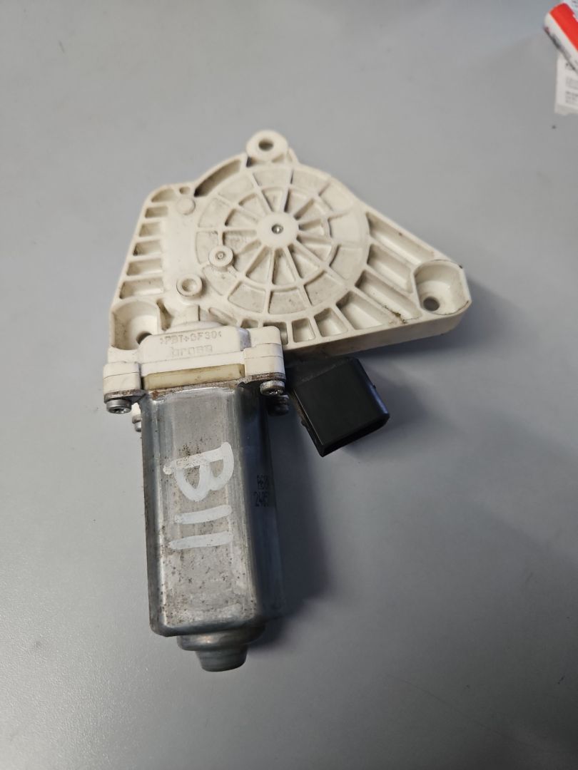 моторчик стеклоподъемника Mercedes-Benz Actros 4 поколение (MP4) 2017, om471.926, дизель, МКПП, белый, правый руль, A9607201246, A55383110, A60079110, 910650101 - фото №1