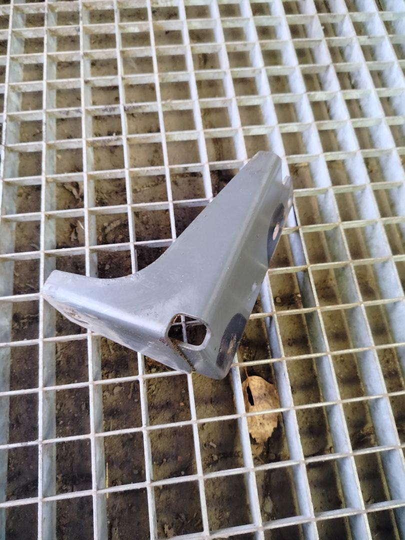 крепление бампера Mercedes-Benz Actros 4 поколение (MP4) 2015, 12.8 л., OM 471.900, дизель, МКПП, белый, правый руль, A9608804365, A9608854145 - фото №1