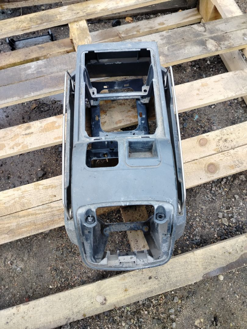 чехол рычага КПП MAN TGX 1 поколение 2016, 12.4 л., D 2676 LF 46, дизель, АКПП, белый, правый руль, 81617016343, 81617016338, 81617016613, 81617016609 - фото №1