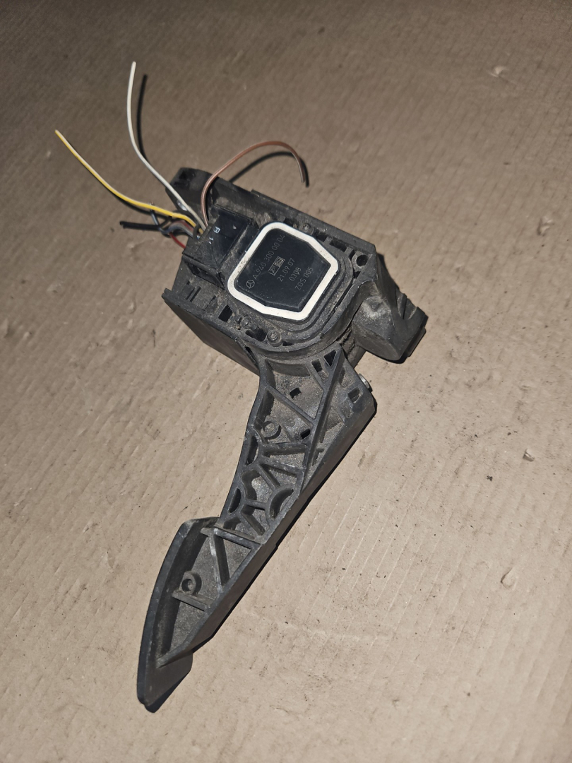 педаль Mercedes-Benz Actros 2 поколение (MP2) 2007, A9403000004, A9603000004 - фото №1