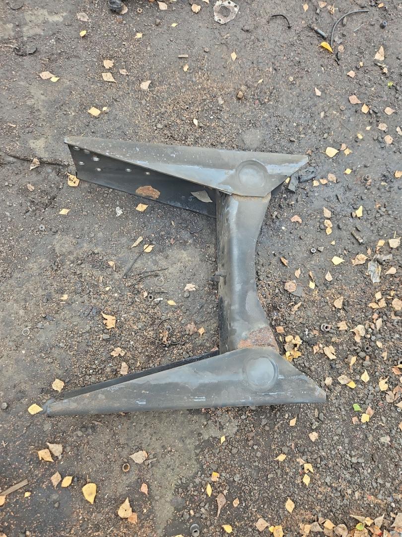 Траверса рамы поперечная Scania R 3 поколение 2006, 11.7 л., HPi, DC 12.14, дизель, МКПП, серый, правый руль, 1536500, 1363504, 1536503, 1383697, 1383698 - фото №1