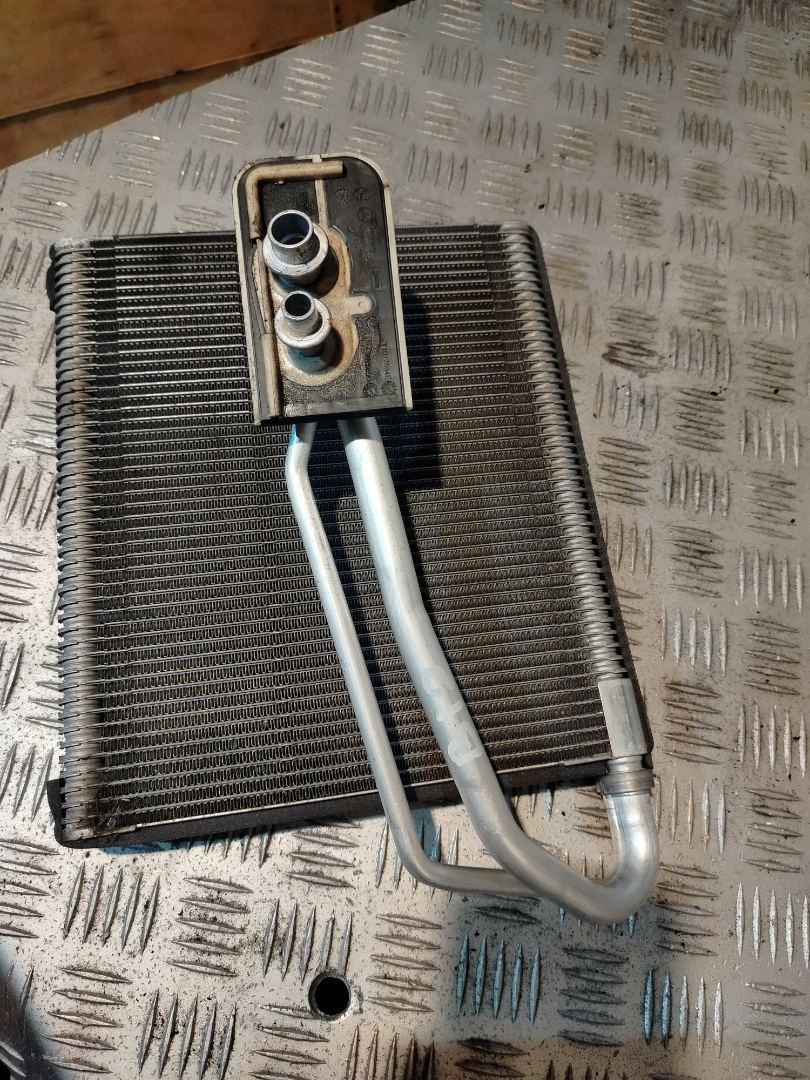 радиатор отопителя (печки) Mercedes-Benz Actros 4 поколение (MP4) 2015, 12.8 л., OM 471.900, дизель, МКПП, белый, правый руль - фото №1