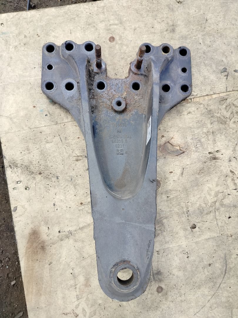 кронштейн рессоры задней Scania R 4 поколение 2019, 12.7 л., DC 13.148, дизель, АКПП, белый, правый руль, 1799578 - фото №1