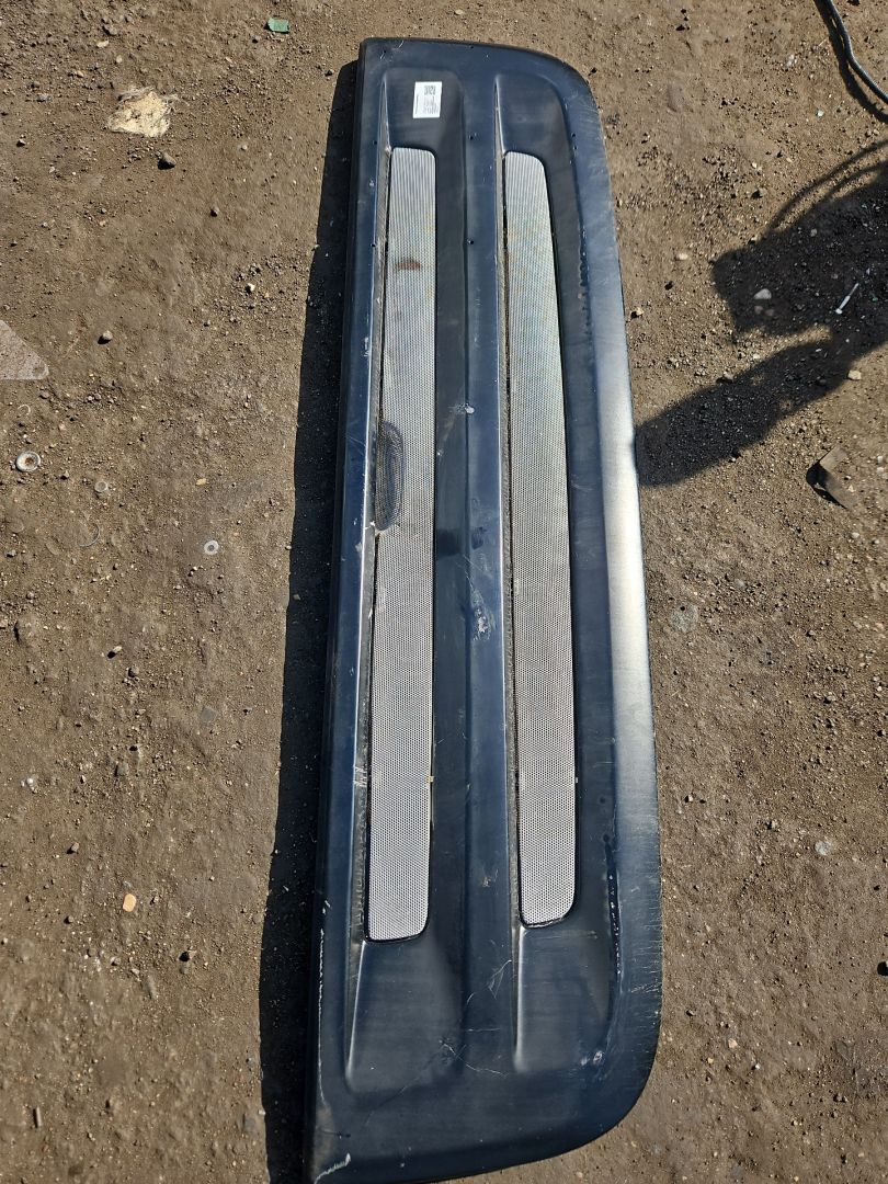 решетка радиатора Scania R 3 поколение 2006, 11.7 л., HPi, DC 12.14, дизель, МКПП, серый, правый руль, 1536807 - фото №1