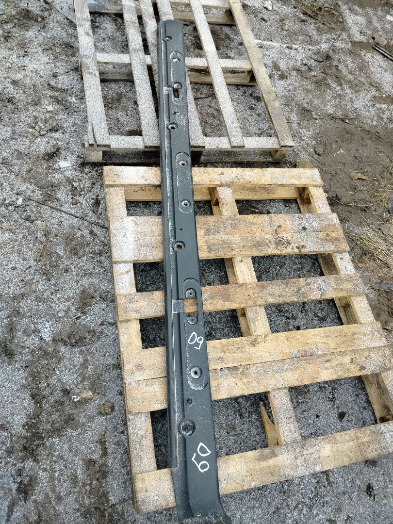 молдинг лобового стекла DAF XF 95 1 поколение 2006, голубой, грузовик, 1665944, 1665943 - фото №1