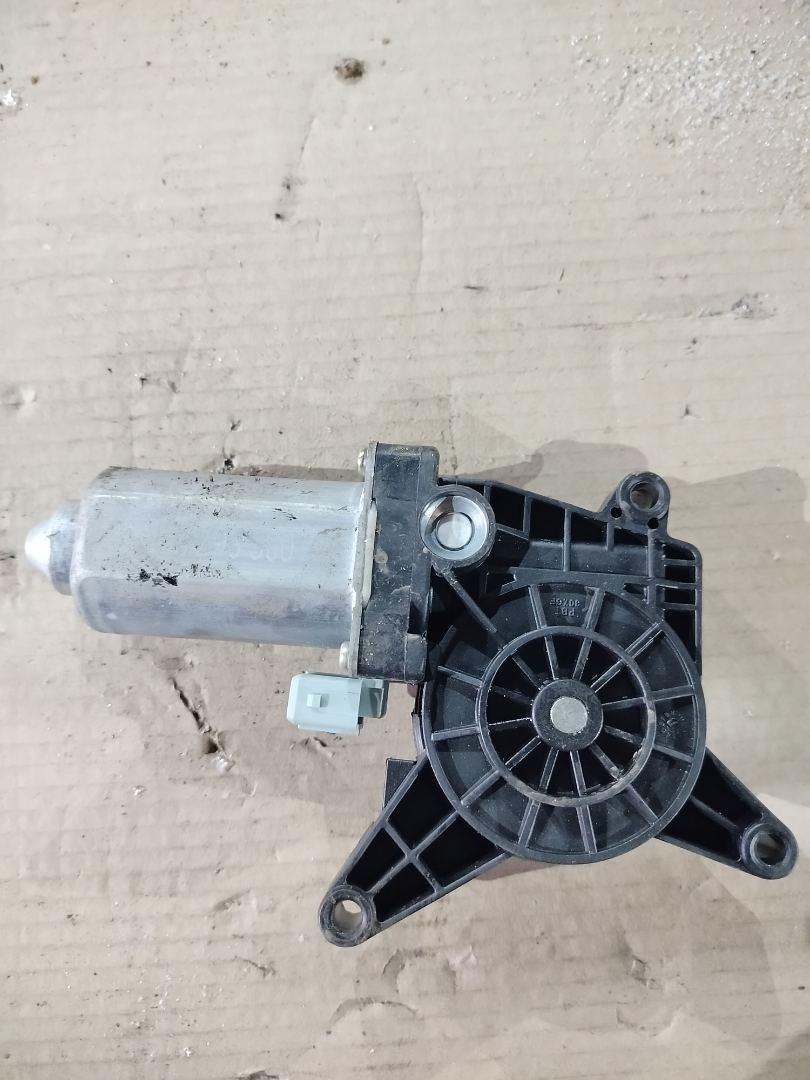 моторчик стеклоподъемника Mercedes-Benz Actros 3 поколение (MP3) 2013, 11.9 л., OM 541.976, дизель, робот, белый, правый руль, A0008205008, A0008202908 - фото №1