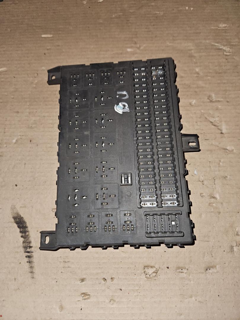 блок предохранителей DAF XF 95 1 поколение 2006, голубой, грузовик, 1795419, 1895428, 1674870, 1333370, 1746420 - фото №1