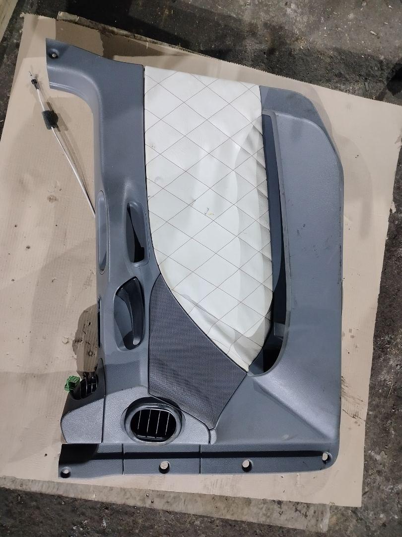 обшивка салона Mercedes-Benz Actros 3 поколение (MP3) 2013, 11.9 л., OM 541.976, дизель, робот, белый, правый руль, 18110574113 - фото №1