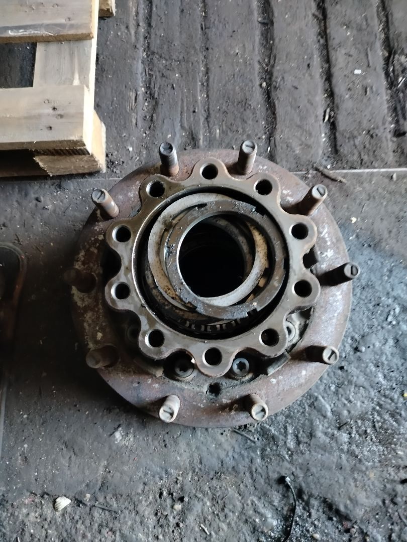 ступица задняя Mercedes-Benz Actros 4 поколение (MP4) 2016, om471.926, дизель, робот, белый, правый руль, A9463560201, A9603561801 - фото №1