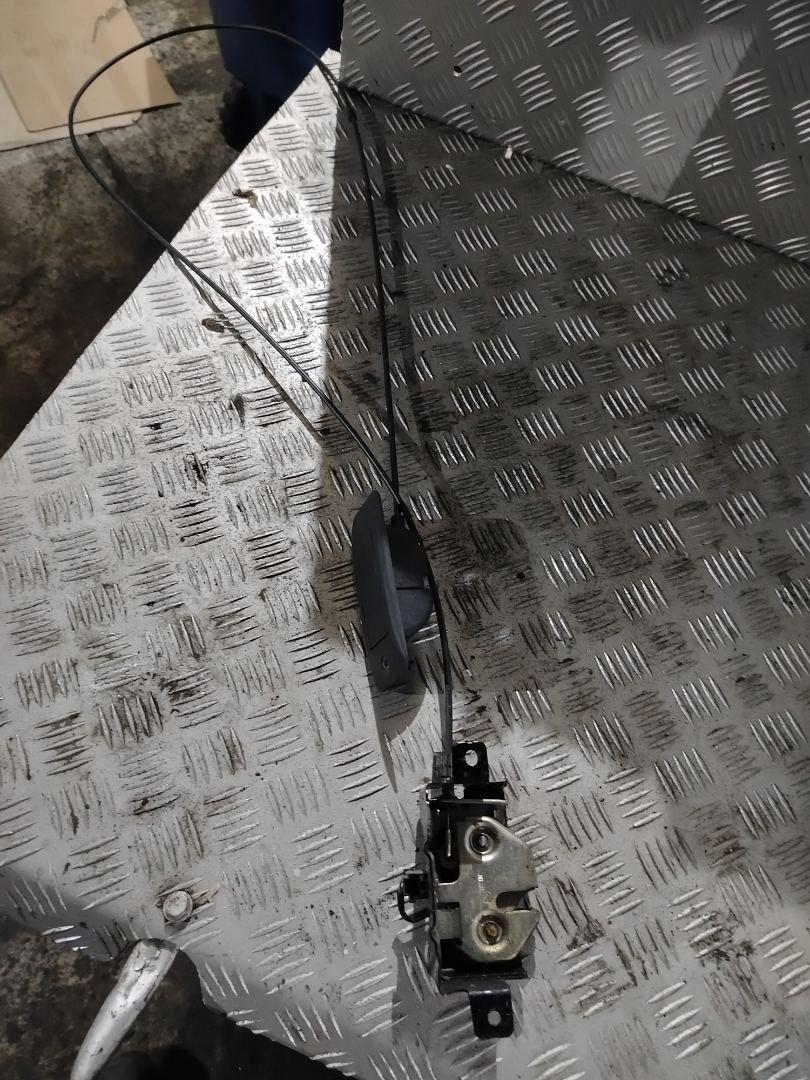 замок инструментального ящика Mercedes-Benz Actros 4 поколение (MP4) 2015, 12.8 л., OM 471.900, дизель, МКПП, белый, правый руль, A9607550261, A9607550214 - фото №1