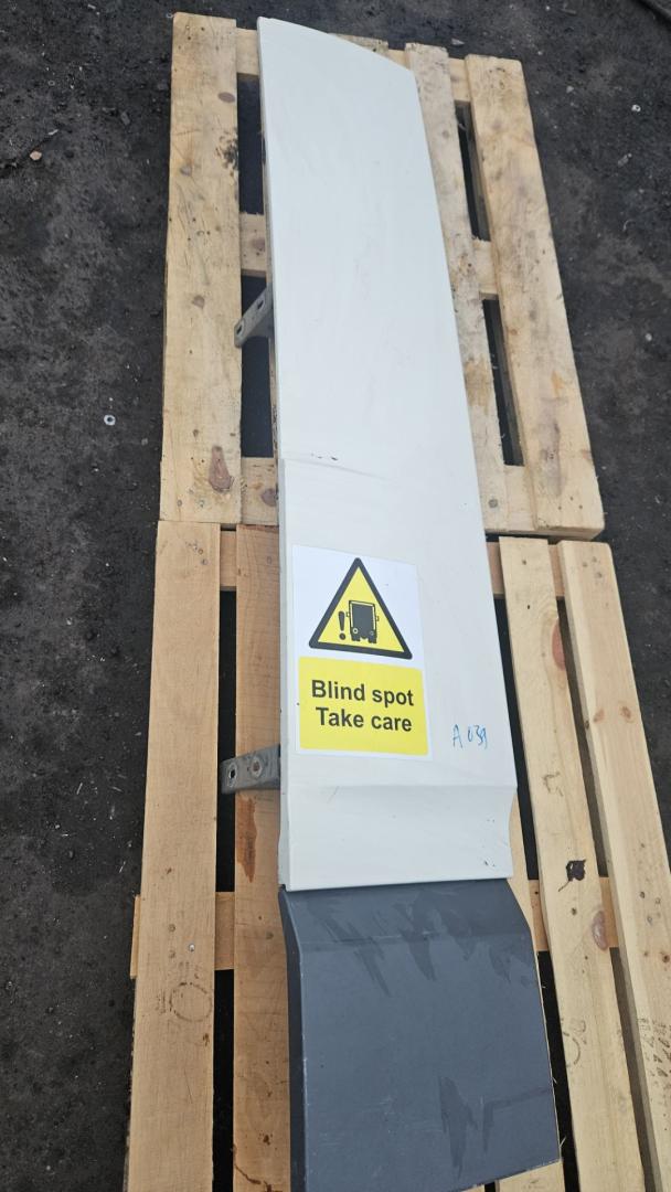 Спойлер кабины левый DAF XF 106 1 поколение 2020, MX-13, АКПП, белый, правый руль, 1836000, 1836008 - фото №1