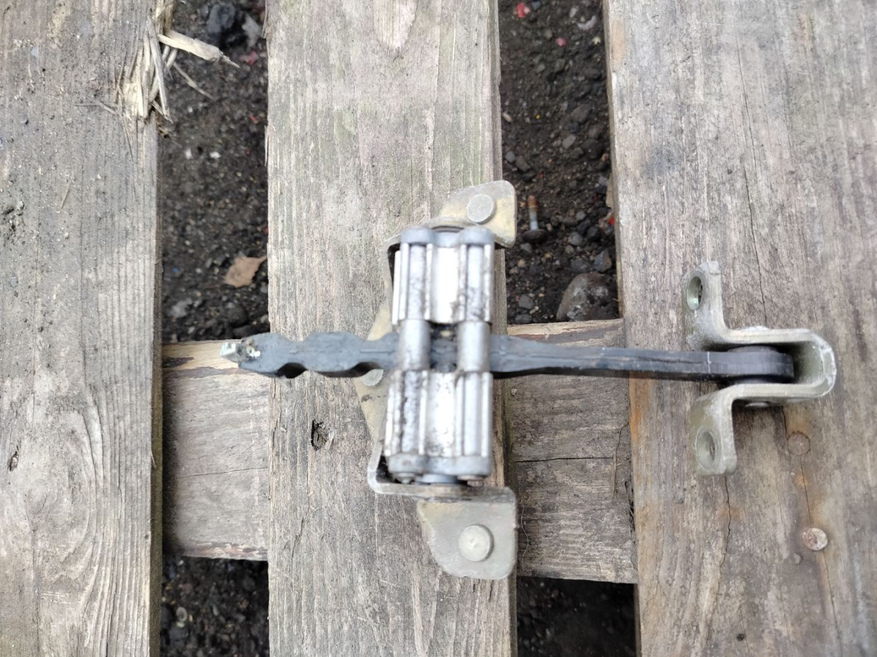 ограничитель открывания двери Scania R 3 поколение 2013, 12.7 л., DC 13.121, дизель, красный, грузовик, 1930649 - фото №1