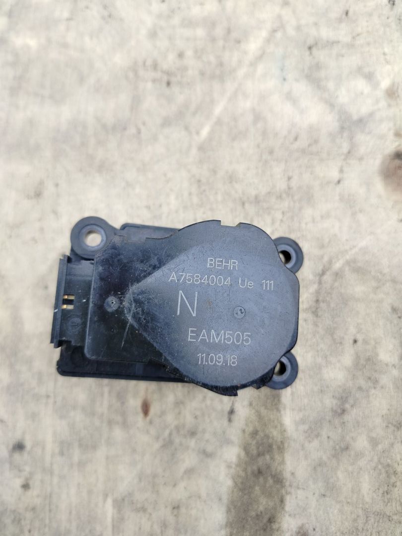 моторчик заслонки печки Volvo FH 3 поколение 2013, 12.8 л., D13C500, дизель, АКПП, белый, правый руль, A7584004, 20443812 - фото №1