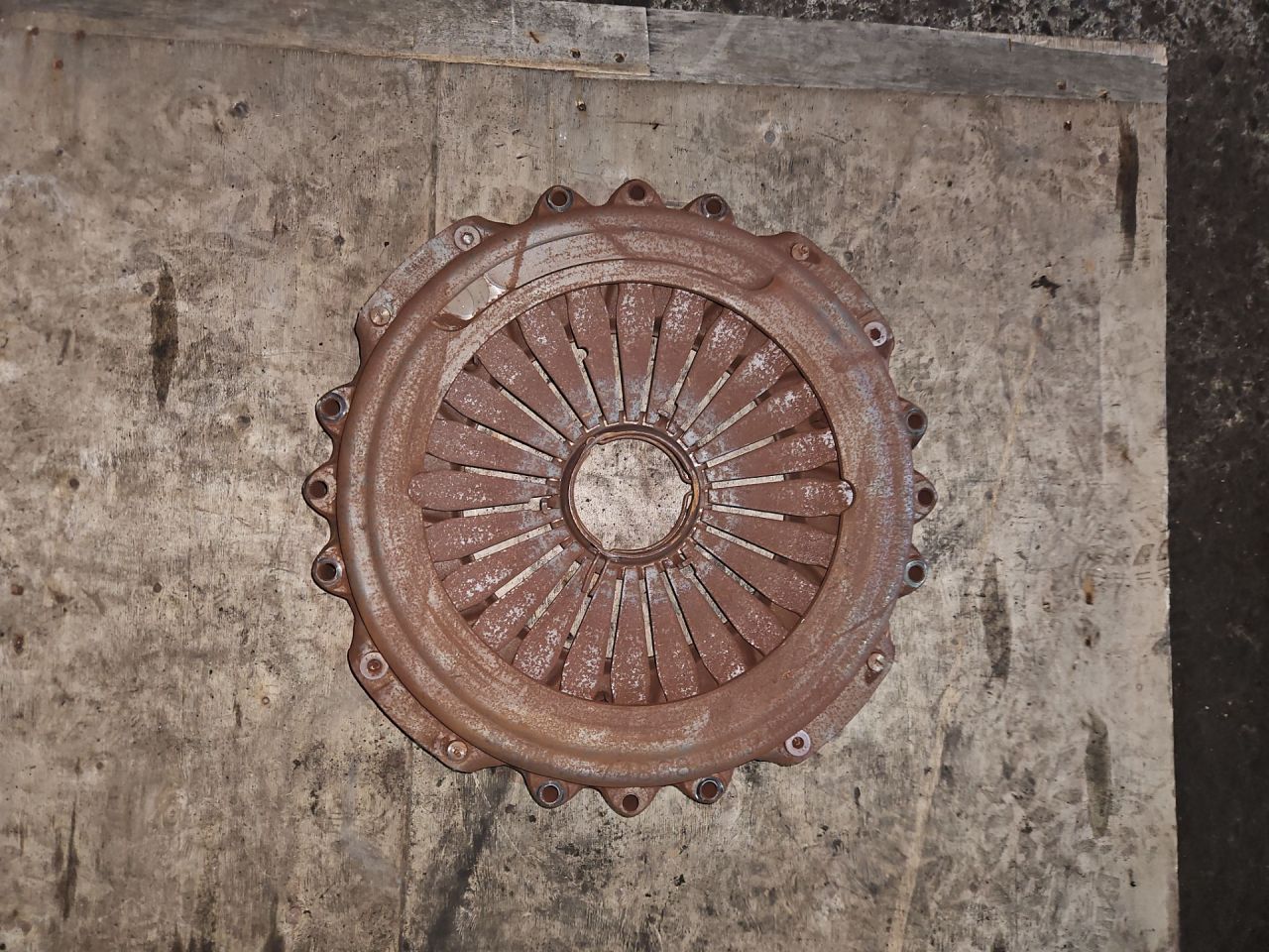 корзина сцепления Scania R 4 поколение 2018, 12.7 л., DC 13.148, дизель, АКПП, белый, правый руль, 1763155, 2302254, 2979056, 2303861, 1479574 - фото №1