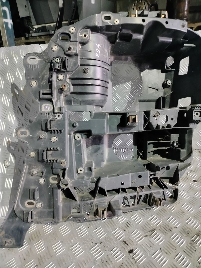 крепление фары левой MAN TGX 1 поколение 2018, 12.4 л., D 2676 LF 51, дизель, АКПП, белый, правый руль, 81416106969 - фото №1