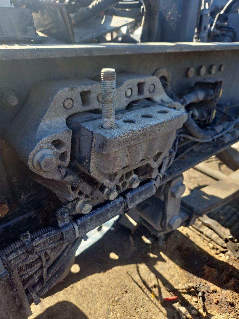 подушка крепления КПП Scania R 4 поколение 2019, 12.7 л., DC 13.148, дизель, АКПП, белый, правый руль, 2592761, 2222211 - фото №1