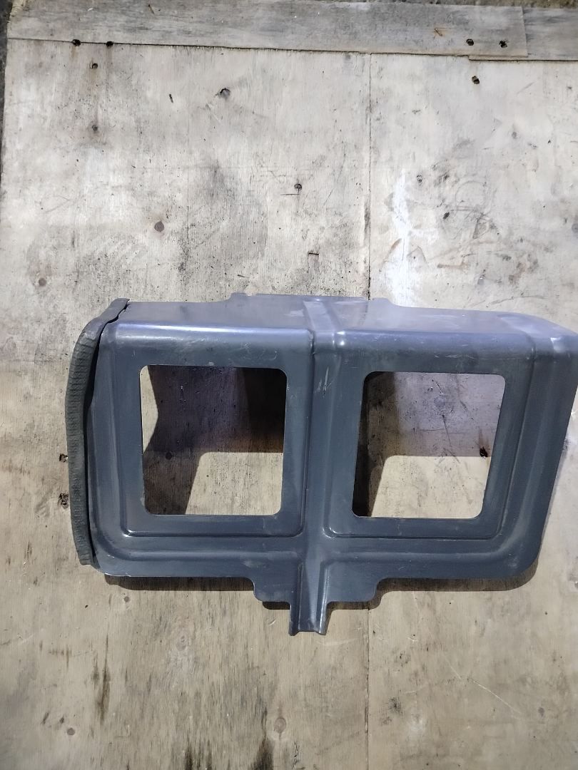 крепление ( кронштейн ) крыла Scania R 4 поколение 2019, 12.7 л., DC 13.148, дизель, АКПП, белый, правый руль, 2603884, 2704511, 2403527 - фото №1