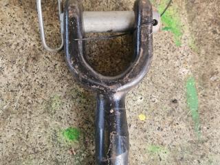 крюк буксировочный Volvo FH 3 поколение 2014, 12.8 л., D13C500, дизель, АКПП, белый, правый руль, 21313876, 21474598