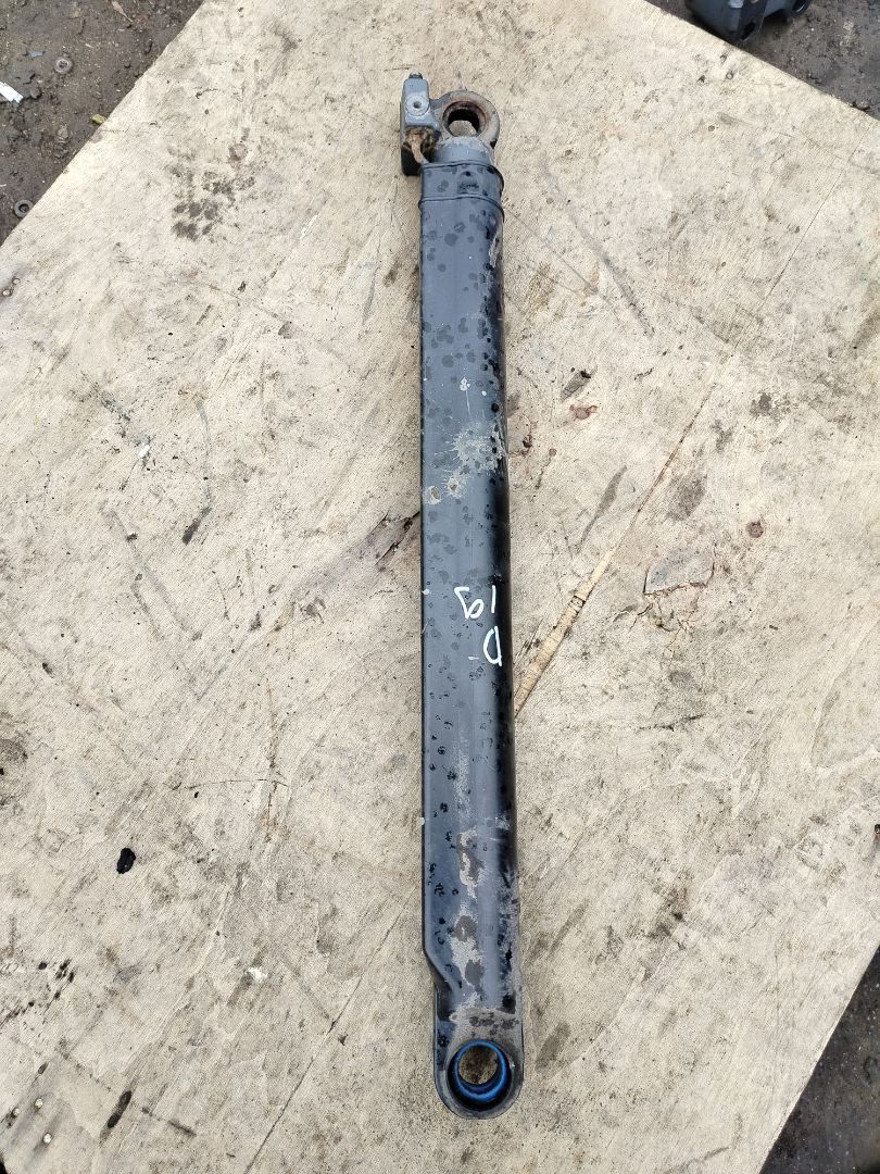 цилиндр подъёма кабины DAF XF 106 1 поколение 2017, MX-13, белый, правый руль, 2117326, 1882550, 1896448 - фото №1