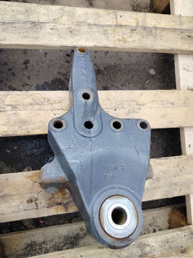 кронштейн рессоры задней Volvo FH 3 поколение 2014, 12.8 л., D13K500, дизель, белый, правый руль, 21575601 - фото №1