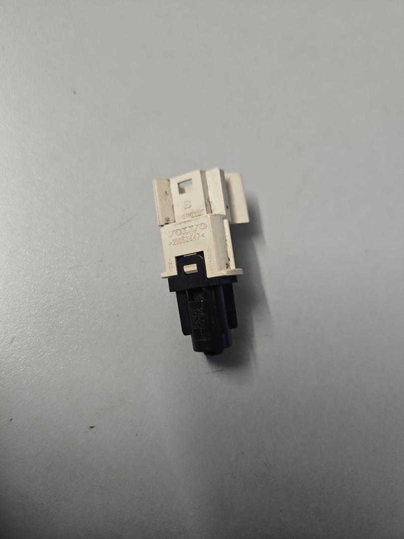 датчик температуры Volvo FH 3 поколение 2014, 12.8 л., D13C500, дизель, АКПП, белый, правый руль, 21353647 - фото №1