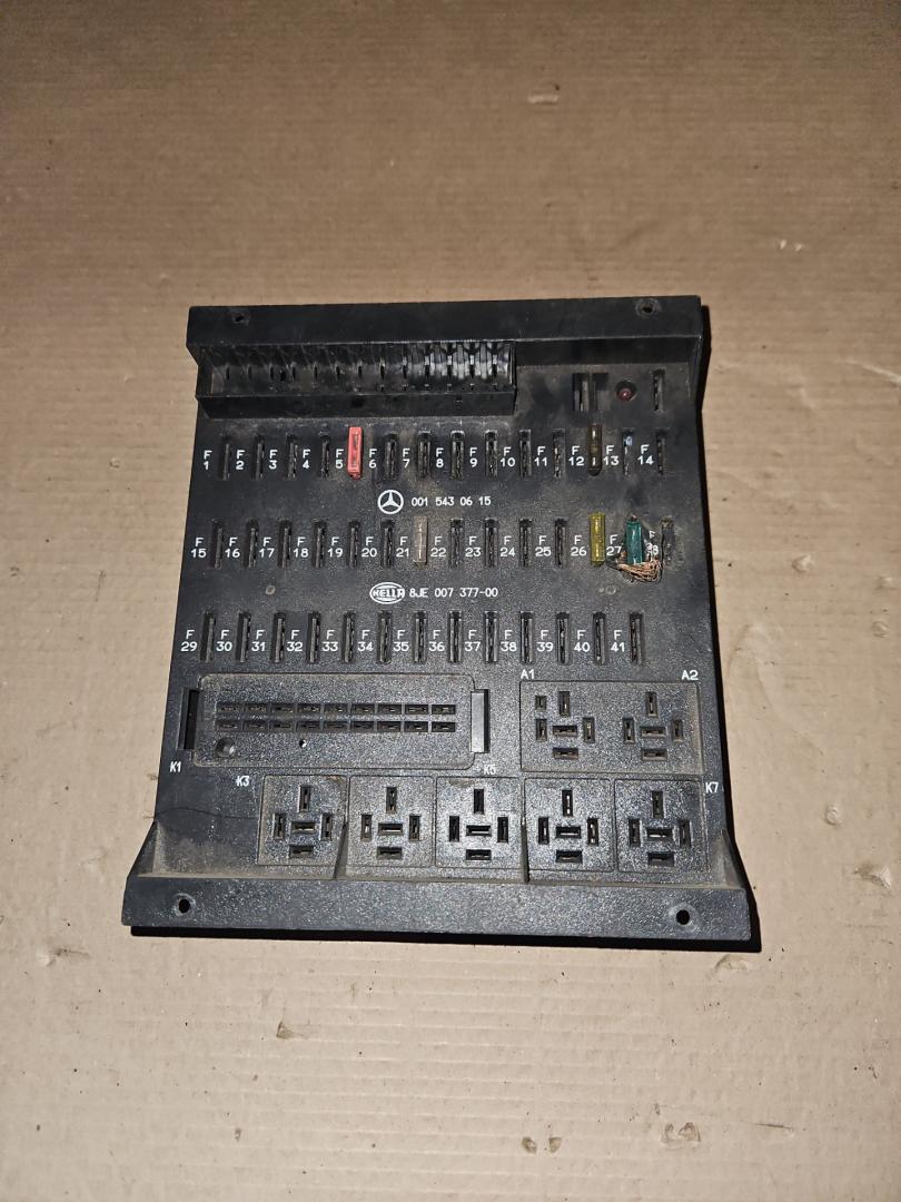 блок предохранителей Mercedes-Benz Actros 2 поколение (MP2) 2006, A0015430615, 8JE00737700 - фото №1