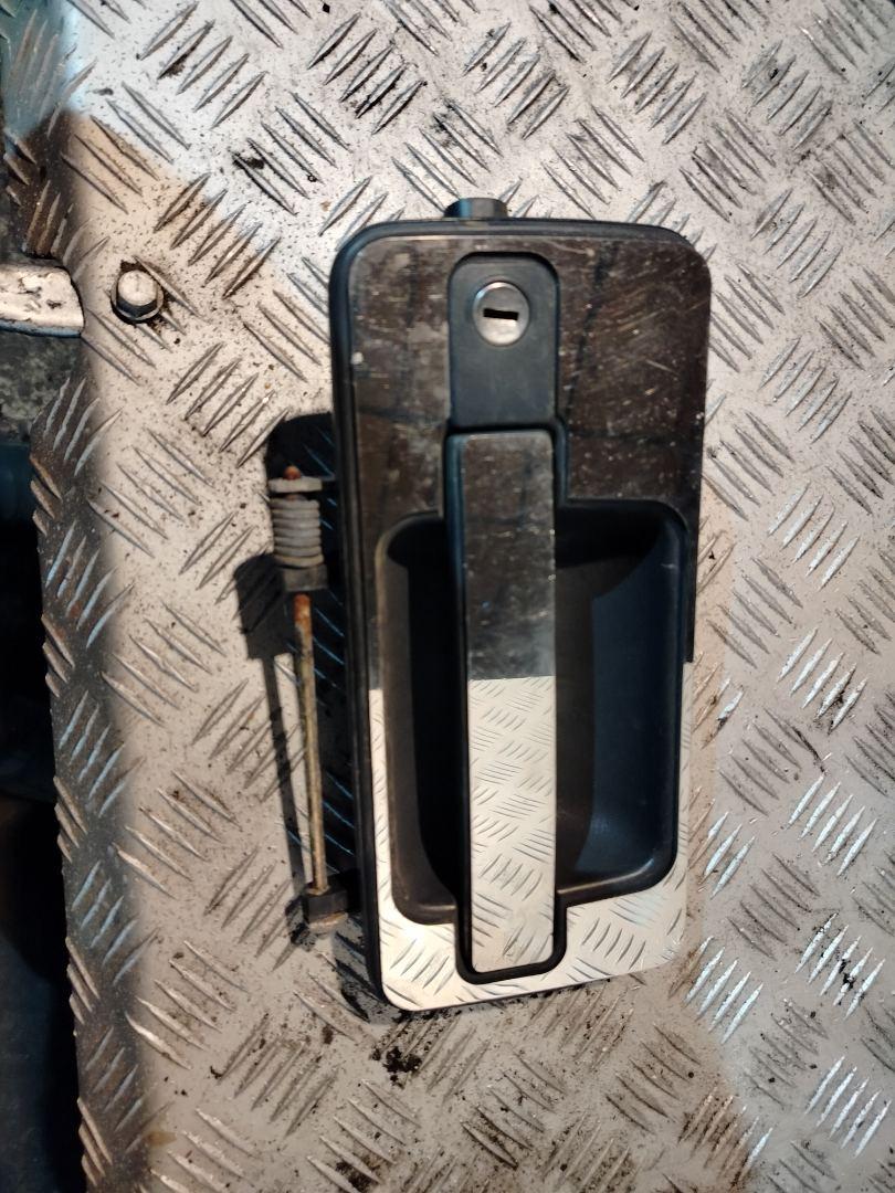 ручка наружная Mercedes-Benz Actros 3 поколение (MP3) 2013, 11.9 л., OM 541.976, дизель, робот, белый, правый руль, A9417600559, A9417600759, A9437600259 - фото №1