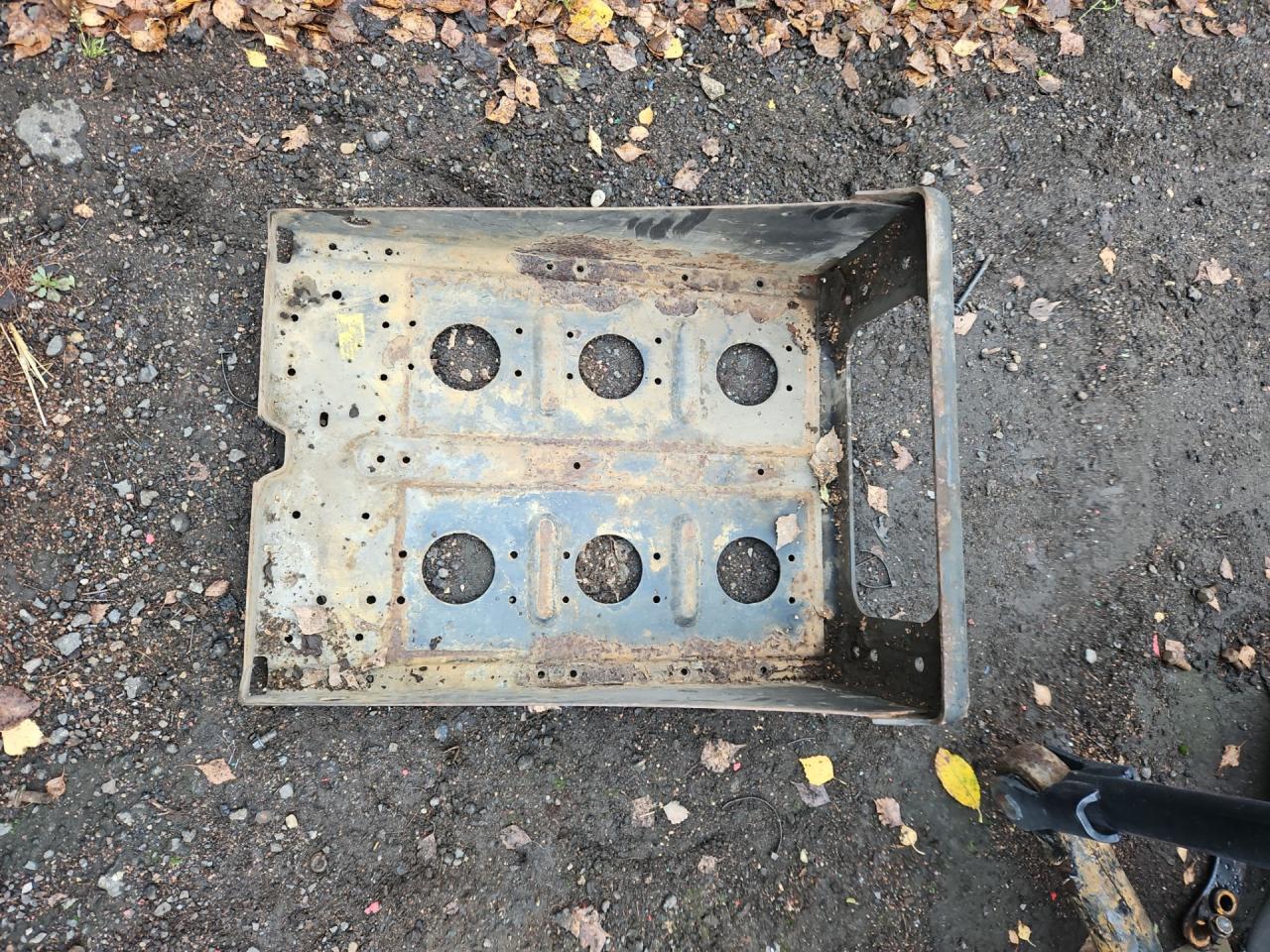 полка аккумулятора MAN F2000 2000, 81418605138 - фото №1