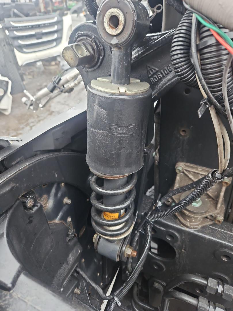 амортизатор кабины MAN TGX 1 поколение 2018, 12.4 л., D 2676 LF 52, дизель, АКПП, белый, правый руль, 81417226087 - фото №1