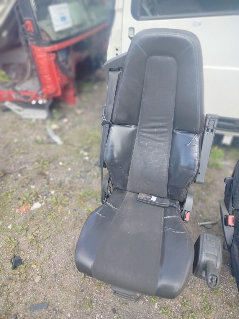 салон (комплект сидений) Volvo FH 3 поколение 2016, АКПП, белый, правый руль, 22040059, 84165773 - фото №1