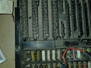 блок предохранителей IVECO EuroTech 1 поколение 1991, белый