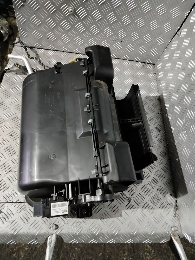 отопитель в сборе (печка) MAN TGX 1 поколение 2017, 12.4 л., D 2676 LF 51, дизель, АКПП, белый, правый руль, 81619006451, 81258147021 - фото №1