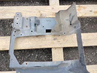 крепление фары левой Scania R 3 поколение 2006, 11.7 л., HPi, DC 12.14, дизель, МКПП, серый, правый руль, 1727991, 1438557