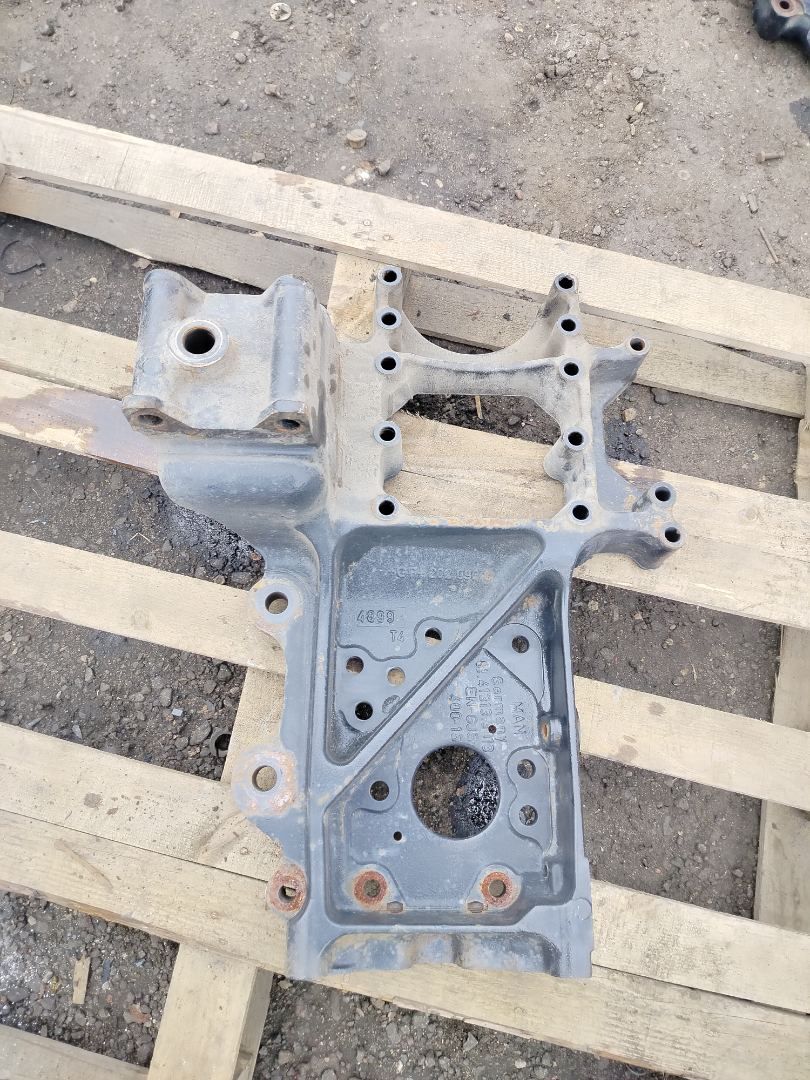 кронштейн рессоры MAN TGX 1 поколение 2016, 12.4 л., D 2676 LF 46, дизель, АКПП, белый, правый руль, 81413130023, 81413133013 - фото №1