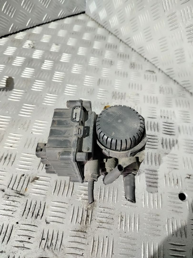 кран модулятор EBS Mercedes-Benz Actros 4 поколение (MP4) 2016, om471.926, дизель, АКПП, белый, правый руль, A0004296324, 4801063000, 4801065110 - фото №1