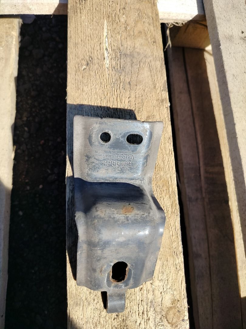 крепление проводки Scania R 4 поколение 2019, 12.7 л., DC 13.148, дизель, АКПП, белый, правый руль, 2286122 - фото №1