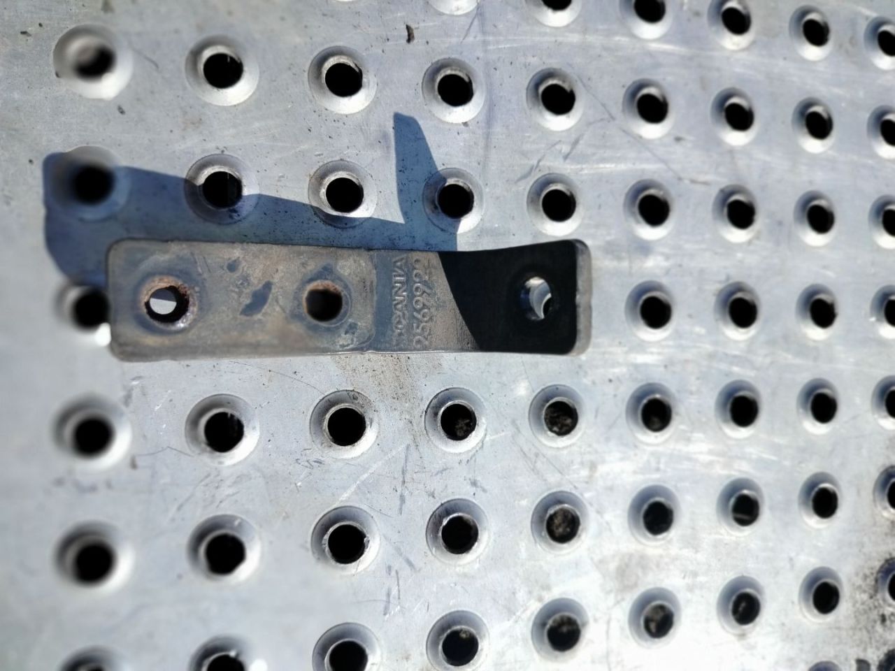 кронштейн (крепление) Scania R 4 поколение 2019, 12.7 л., DC 13.148, дизель, АКПП, белый, правый руль, 2569922 - фото №1